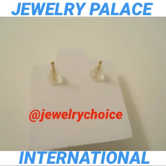 🆕Golden Tiny Wreath With Crystal Post Earrings. - Picture 8 of 8